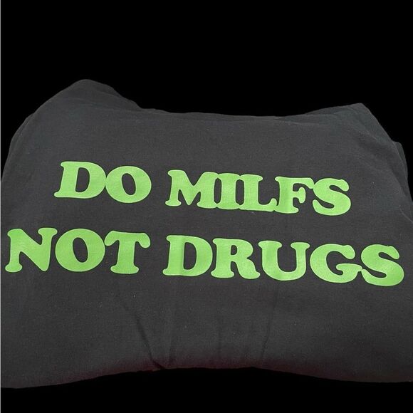 GRAPHIC TEE SHIRT MILF, XL - Picture 1 of 2
